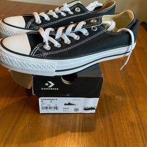 New in box Converse All Star Unisex size 5 / 7